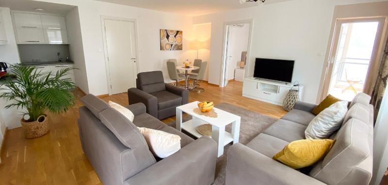 Two-Bedroom Apartment with Sea View image 3