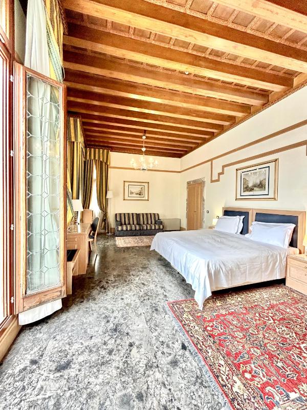 Suite with Canal View image 1
