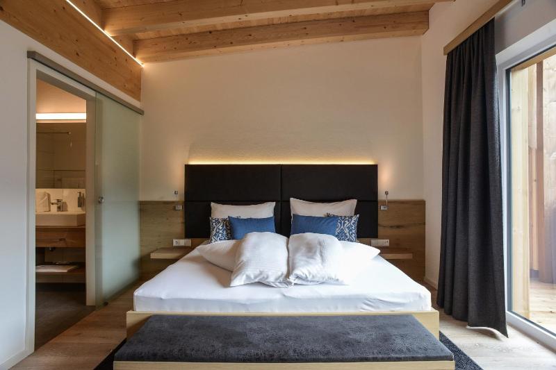 Studio Apartment - Second Floor image 2