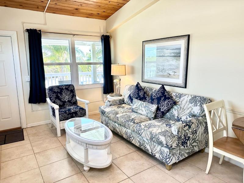 One-Bedroom Apartment with Sea View image 4