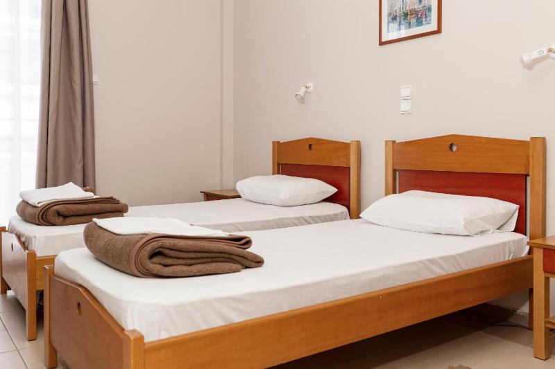 Budget Twin Room image 3