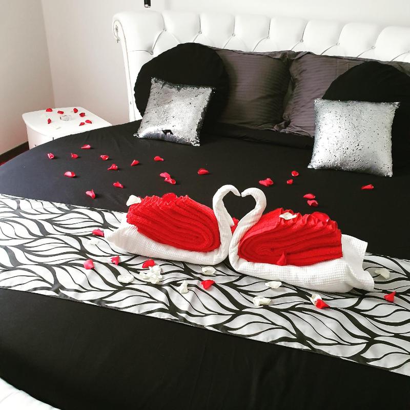 Suite with Hot Tub image 1