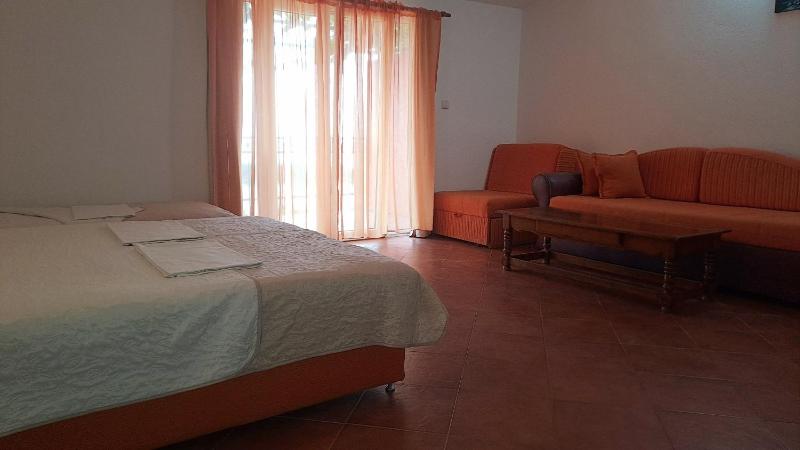 Studio (6 Adults) with Sea View image 3