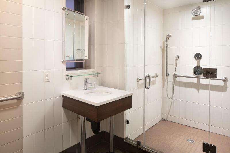 Queen Suite with Two Queen Beds image 3
