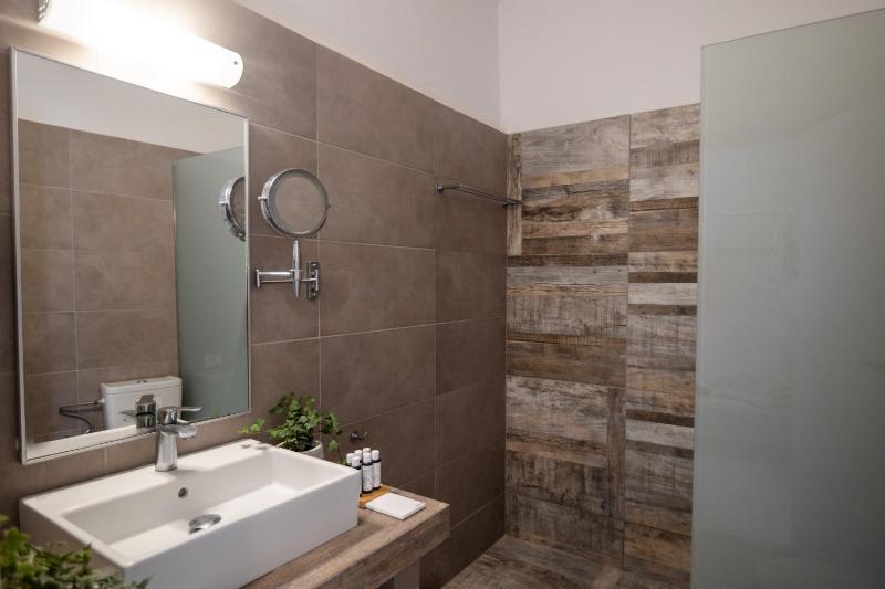 Suite Garden View image 4