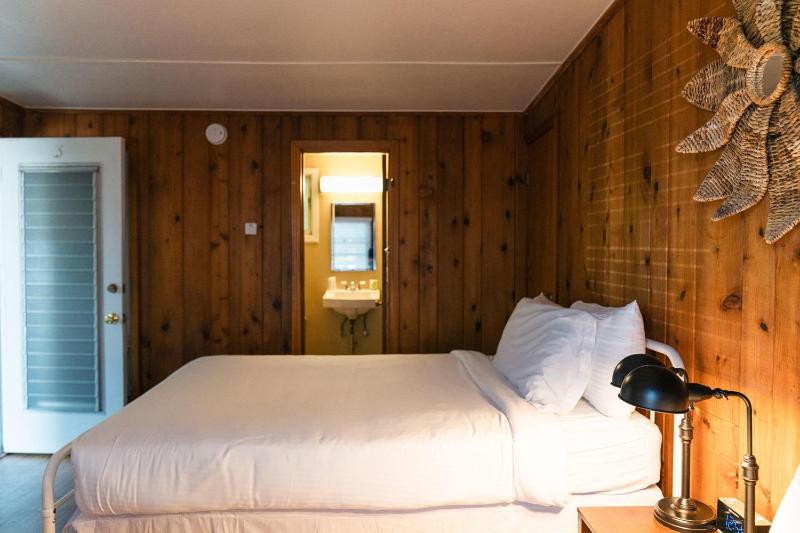 King Room with Garden View image 1