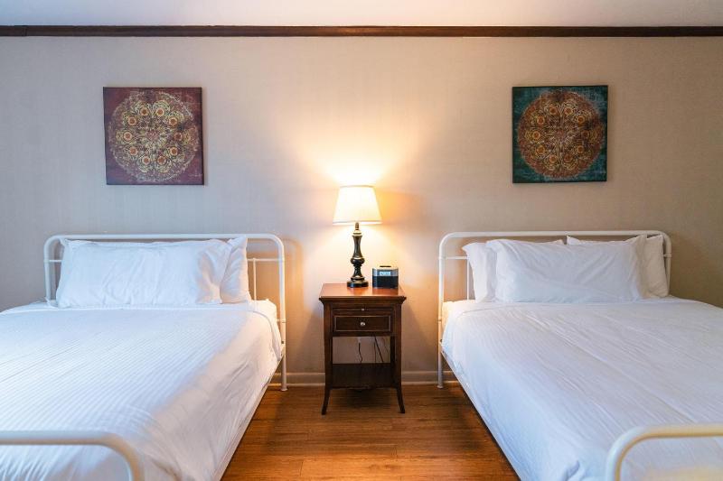 Double Room with Garden View image 3