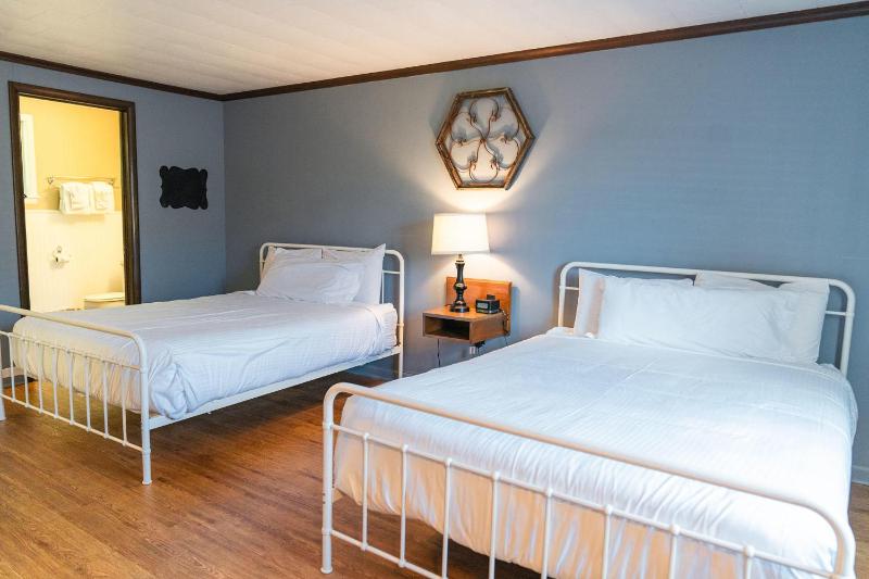 Double Room with Garden View image 2