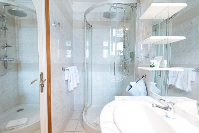 Quadruple Room with Mountain View image 2