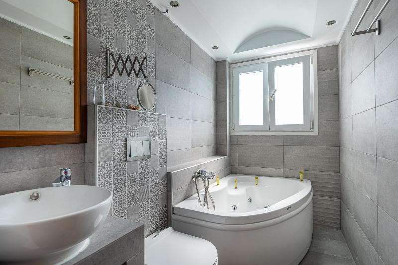 Superior Double Room Sea View with Hot Tub image 4