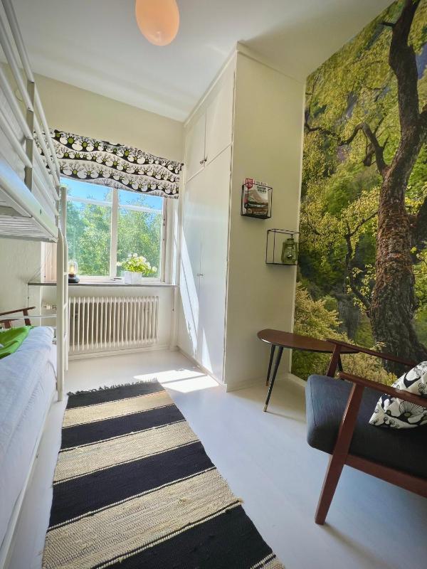 Standard Twin Room with Shared Bathroom image 1