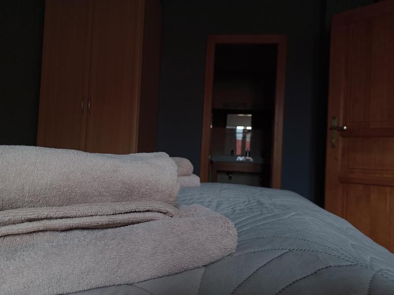 One-Bedroom Apartment image 2