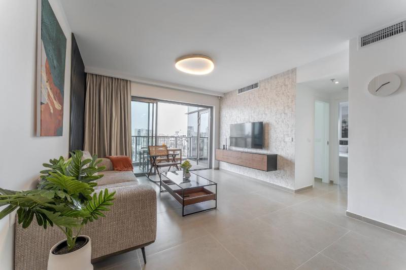 Holysuite Savyon View Tower - image 1