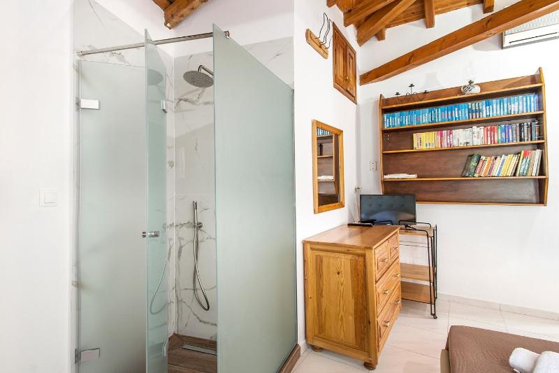 Superior Suite with Balcony image 3