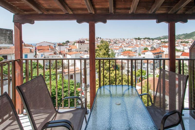 One-Bedroom Apartment with Sea View image 3