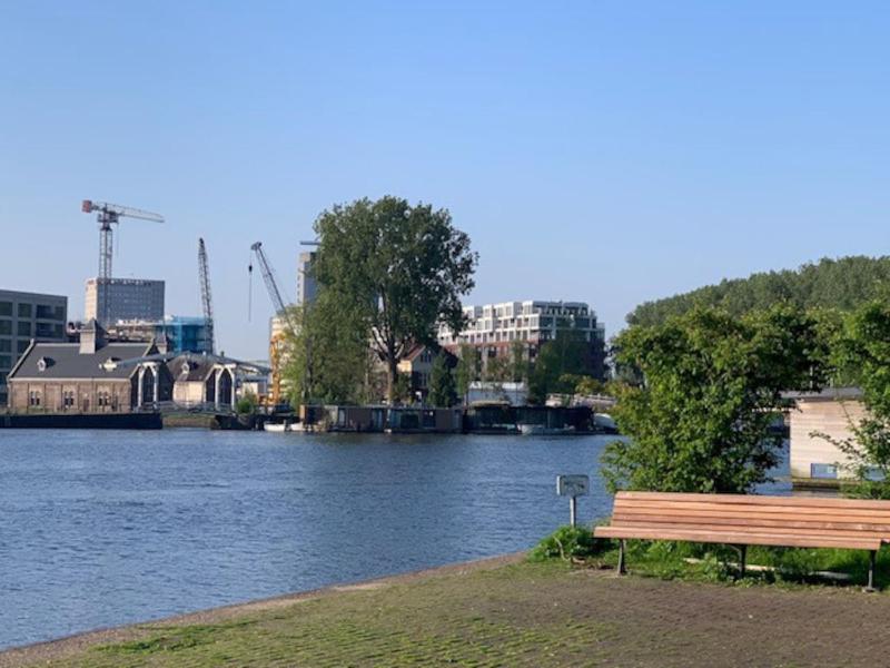 Beautiful Amstel houseboat - image 4