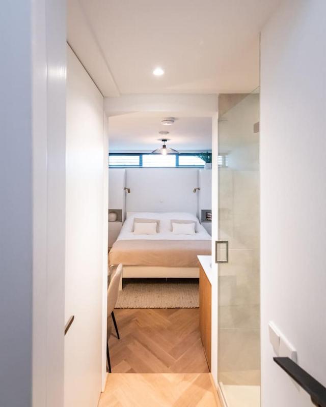 Beautiful Amstel houseboat - image 7