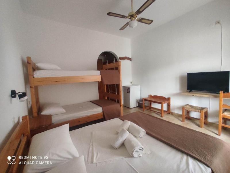 Quadruple Room with City View image 1
