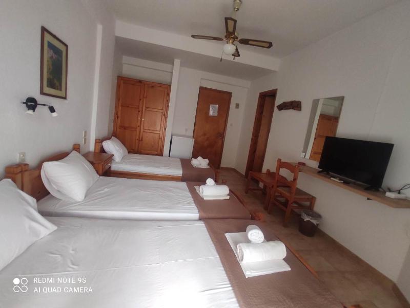 Triple Room with City View image 3