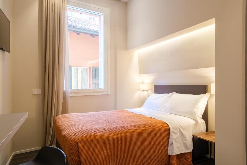 Golden Suite by Studio Vita - image 16