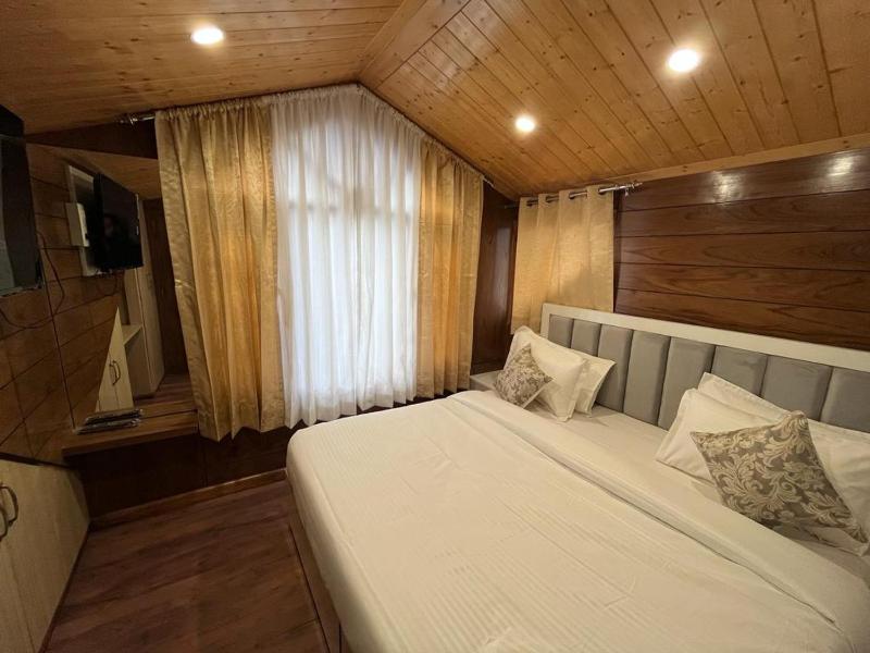 Modest - home away from home - image 3