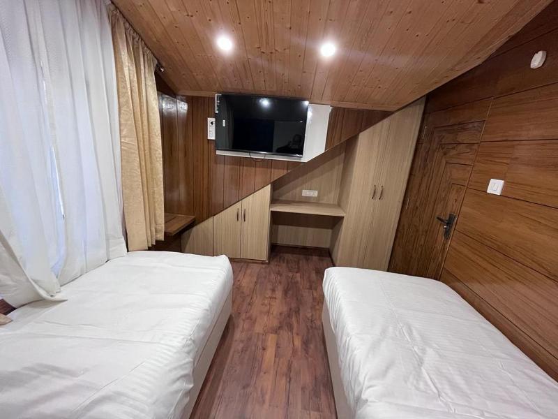 Modest - home away from home - image 11