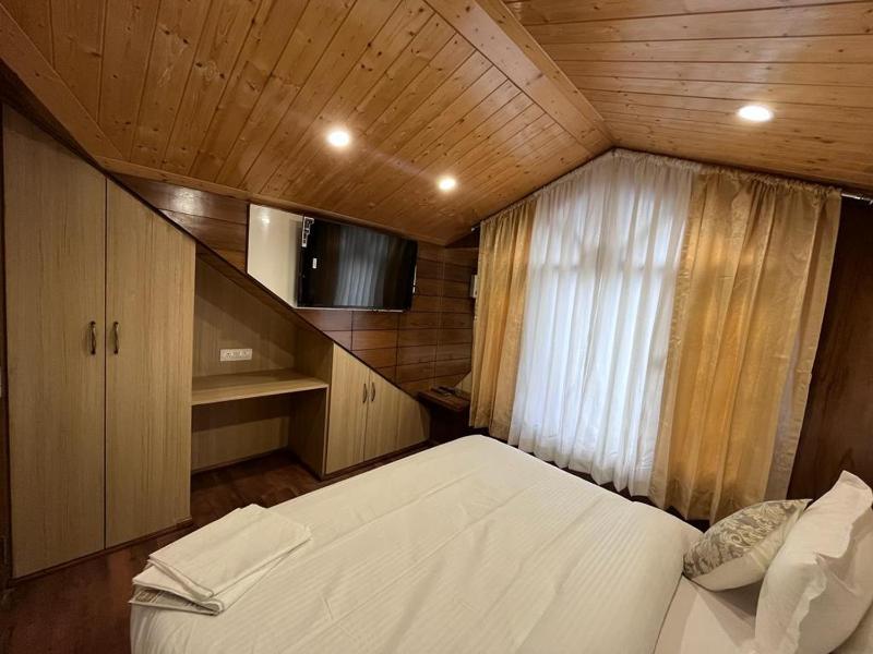 Modest - home away from home - image 14