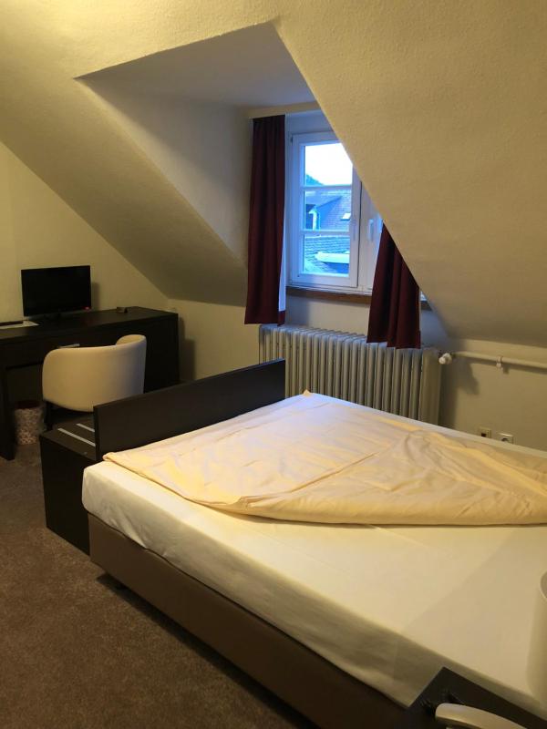 Small Single Room image 2