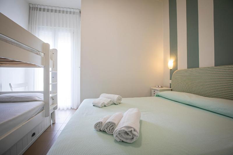 Quadruple Room with Balcony image 3