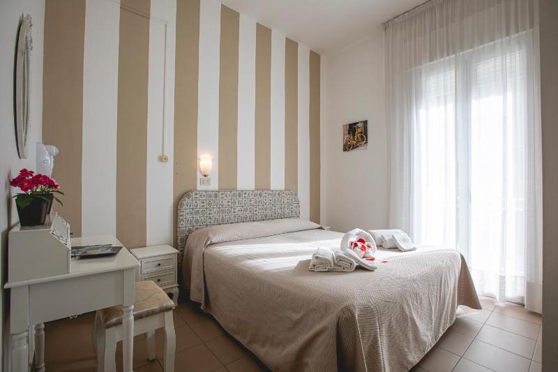 Double Room with Balcony and Side Sea View image 1