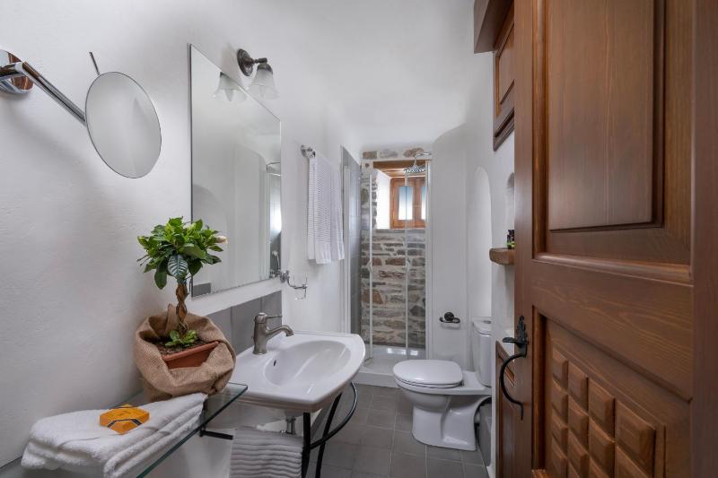 Superior Room with Fireplace - Imalia image 3