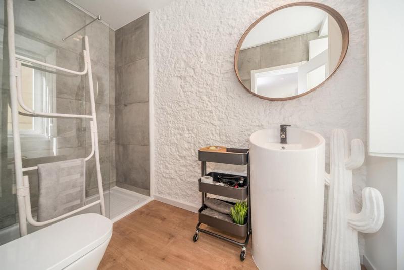 Bairro House Lisbon Charming Suites - image 15