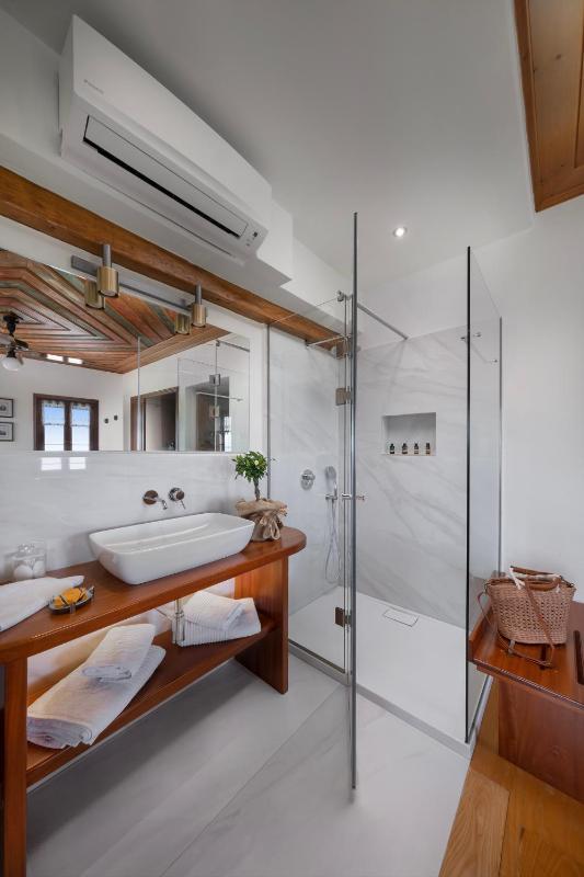 Deluxe Room with Panoramic Sea View - Lysithea image 4