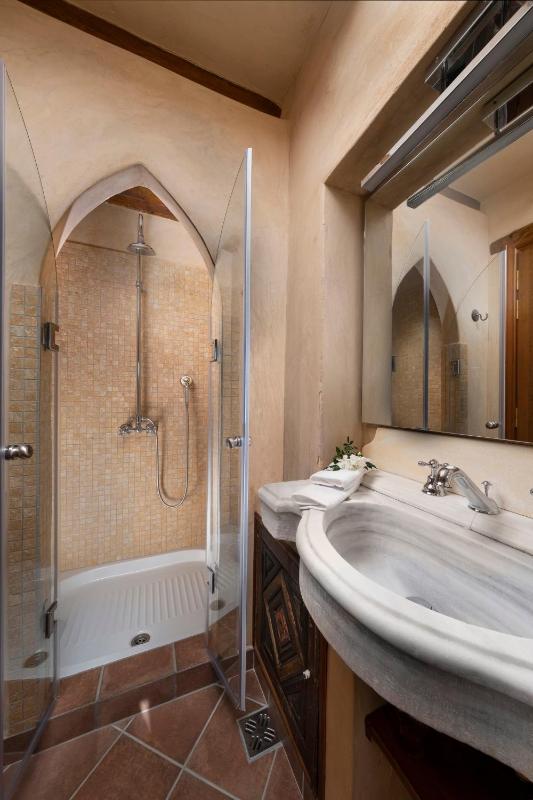 Junior Suite with Mountain View - Pasifae image 3