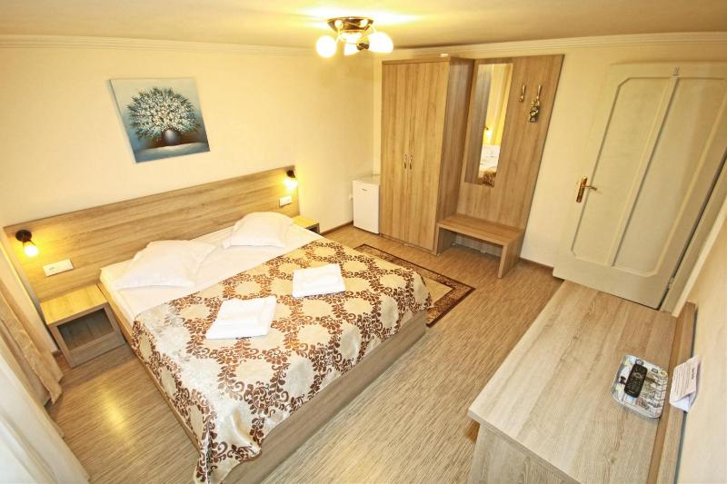 Double or Twin Room with Private Bathroom image 1