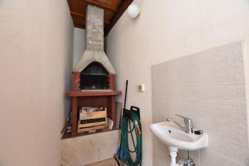 One-Bedroom Apartment image 3