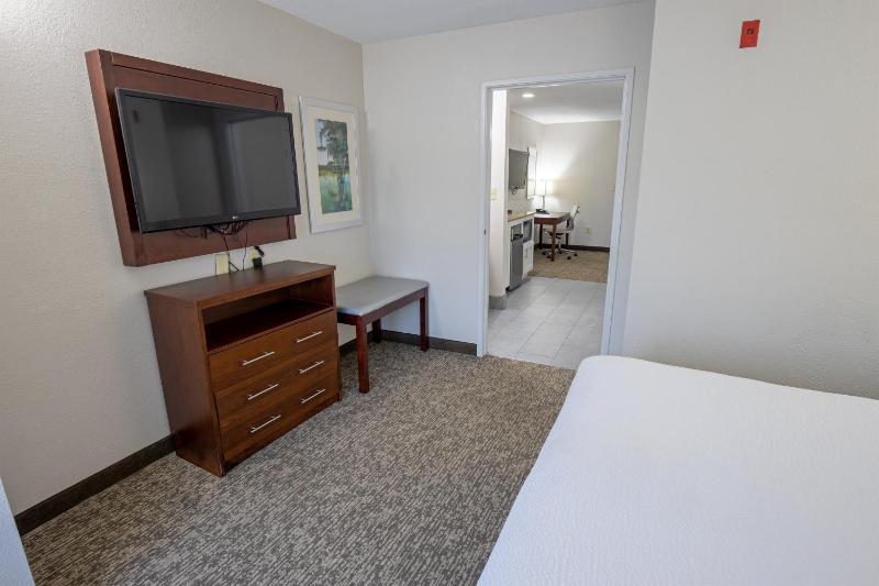 One-Bedroom Suite with Two Double Beds image 4