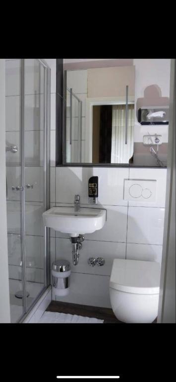 Double Room image 4