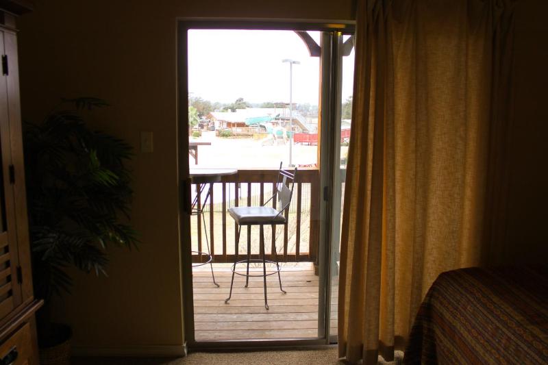 Deluxe One-Bedroom Suite image 4