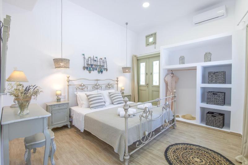 Arethousa House Images