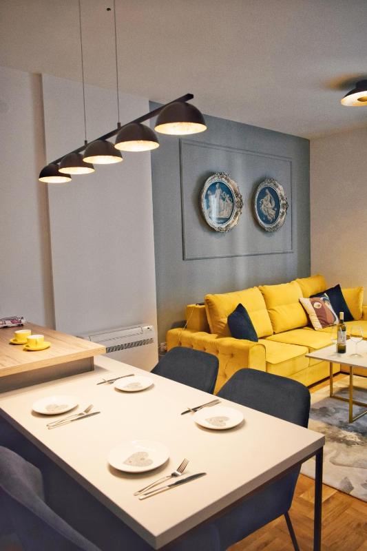 The Impressive Apartment - image 9