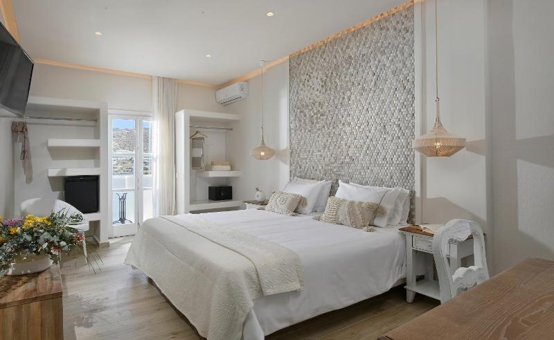 Deep Blue Double or Twin  Room with Sea View image 1