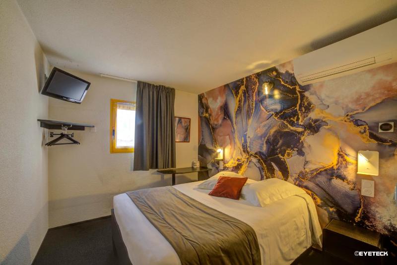 Double Room image 3
