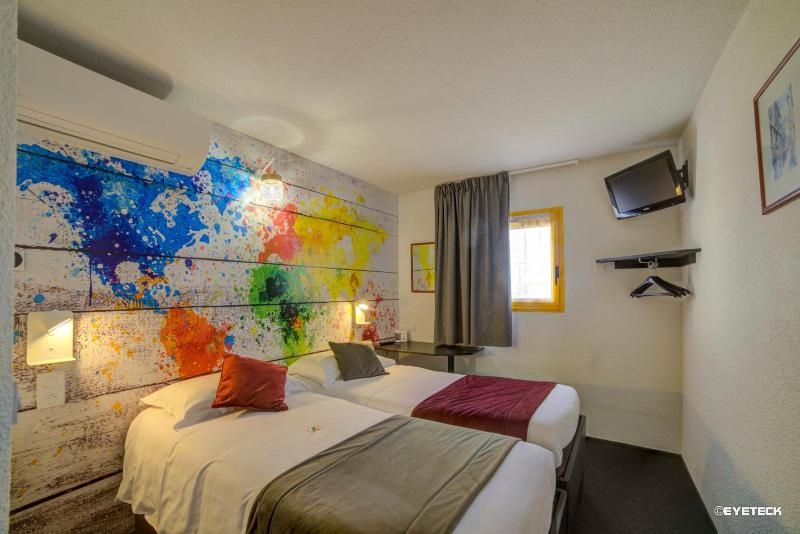 Twin Room image 4