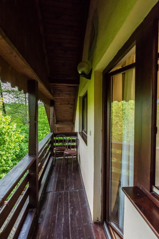 Queen Room with Balcony image 4