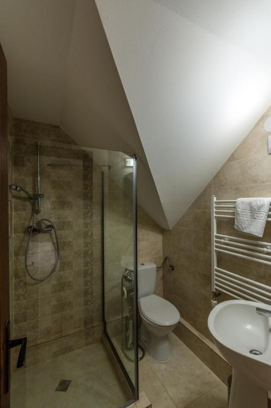 Standard Queen Room image 1