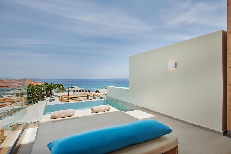 Junior Suite with Private Pool image 1