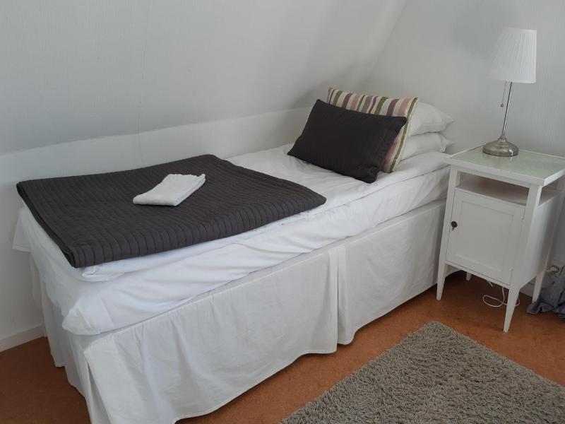 Twin Room image 4