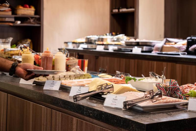 Deluxe Triple Room image 3