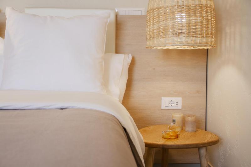 Economy Double Room image 2